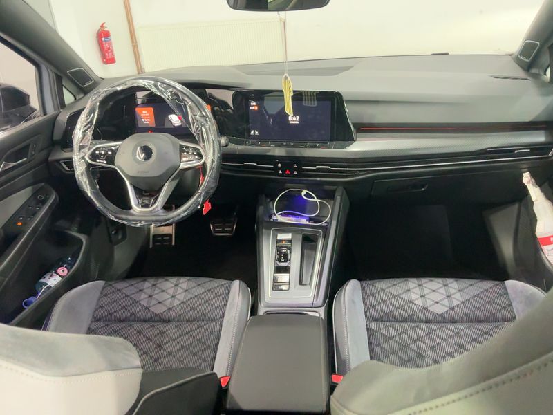 Volkswagen Golf VIII 2.0 TDI R-Line 2021 – снимка 17