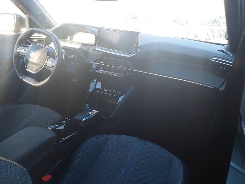 Peugeot 2008 1.2 PureTech Allure 2025 – снимка 11
