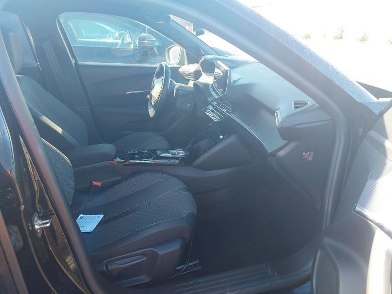Peugeot 2008 1.2 PureTech Allure 2025 – снимка 10