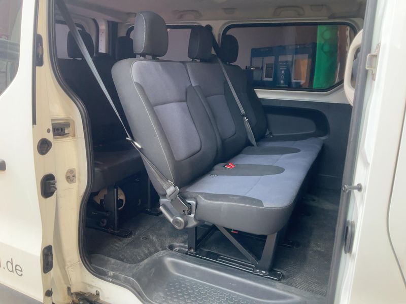 Opel Vivaro 1.6 CDTI Biturbo Combi L1H1 2,7t 2017 – снимка 19