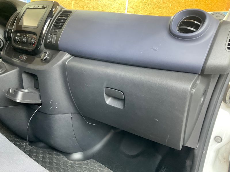 Opel Vivaro 1.6 CDTI Biturbo Combi L1H1 2,7t 2017 – снимка 27