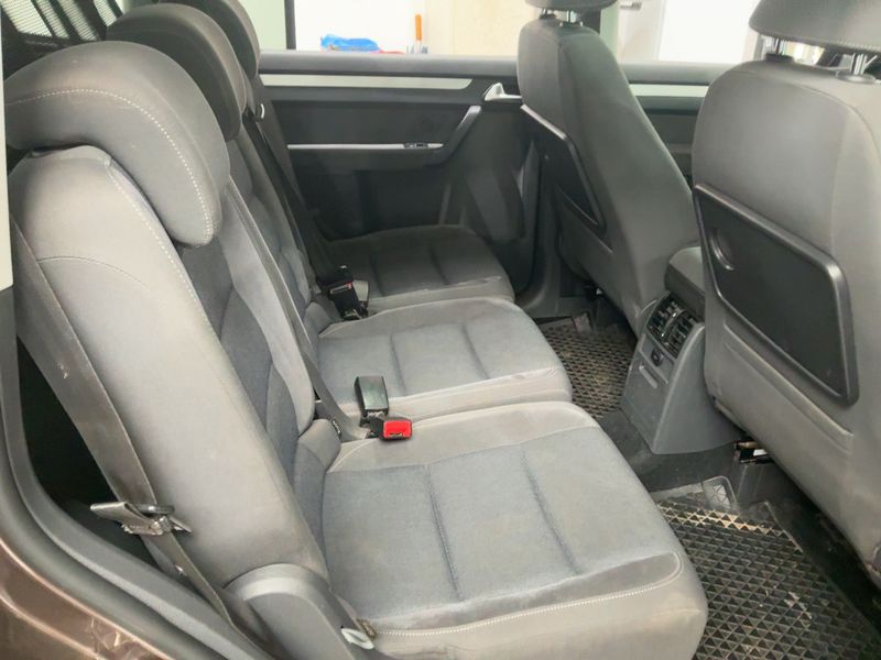 Volkswagen Touran 1.6 TDI Style 2011 – снимка 19