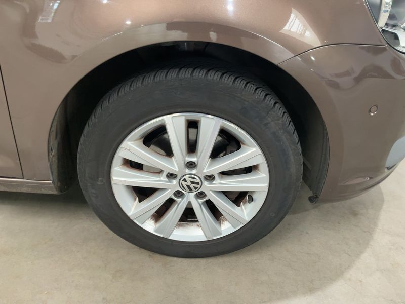 Volkswagen Touran 1.6 TDI Style 2011 – снимка 11