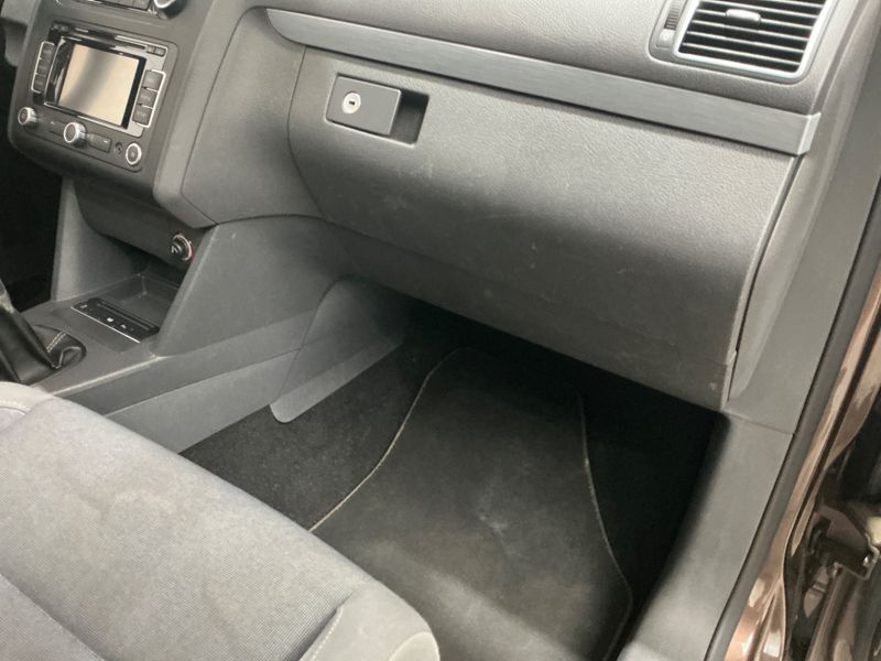 Volkswagen Touran 1.6 TDI Style 2011 – снимка 22