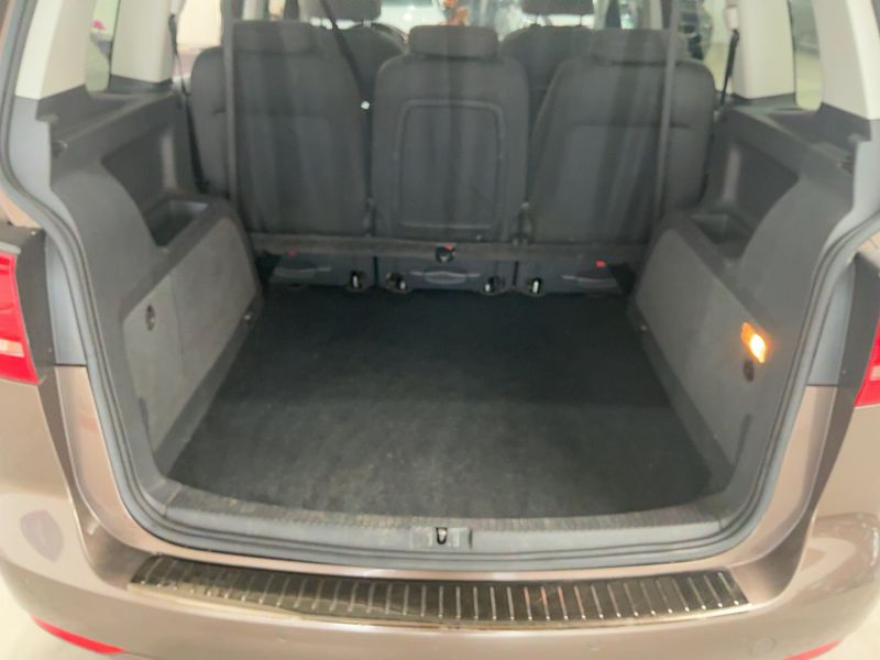 Volkswagen Touran 1.6 TDI Style 2011 – снимка 15
