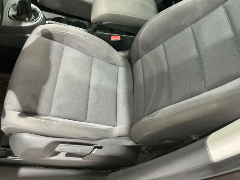 Volkswagen Touran 1.6 TDI Style 2011 – снимка 25