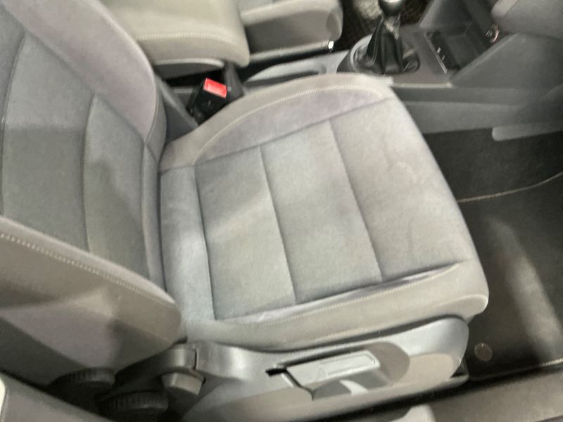 Volkswagen Touran 1.6 TDI Style 2011 – снимка 23