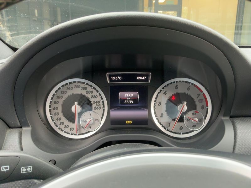 Mercedes-Benz A-Klasse A 180 BlueEfficiency Urban 2013 – снимка 18