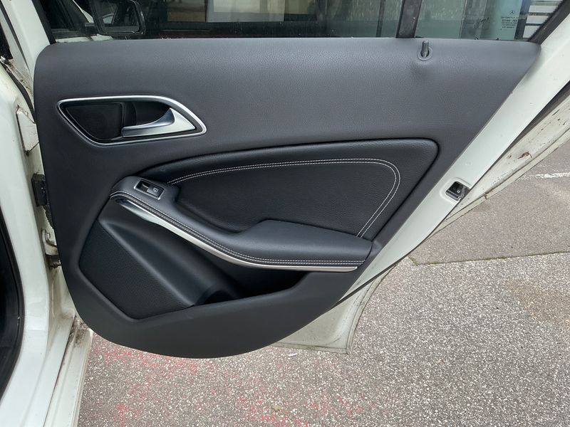 Mercedes-Benz A-Klasse A 180 BlueEfficiency Urban 2013 – снимка 27