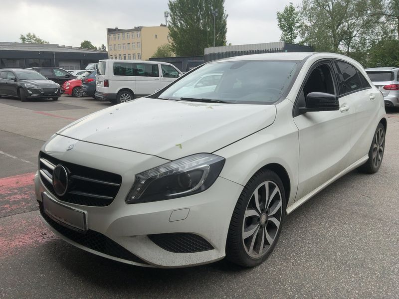 Mercedes-Benz A-Klasse A 180 BlueEfficiency Urban 2013 – снимка 1