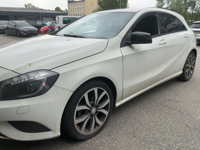 Mercedes-Benz A-Klasse A 180 BlueEfficiency Urban 2013 – снимка 2