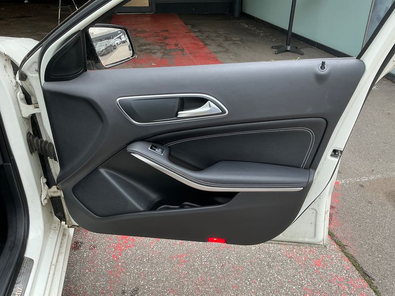Mercedes-Benz A-Klasse A 180 BlueEfficiency Urban 2013 – снимка 25