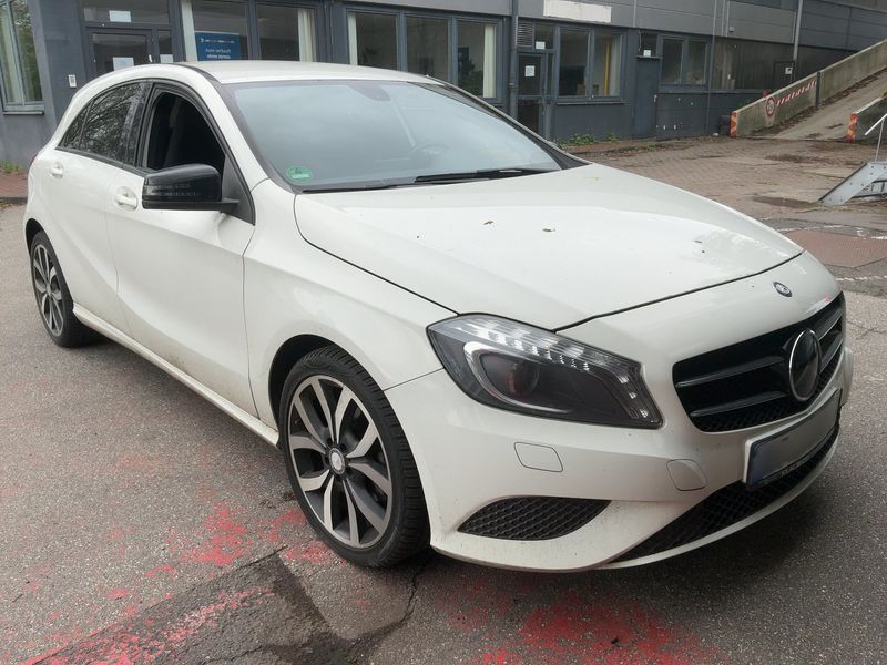 Mercedes-Benz A-Klasse A 180 BlueEfficiency Urban 2013 – снимка 12