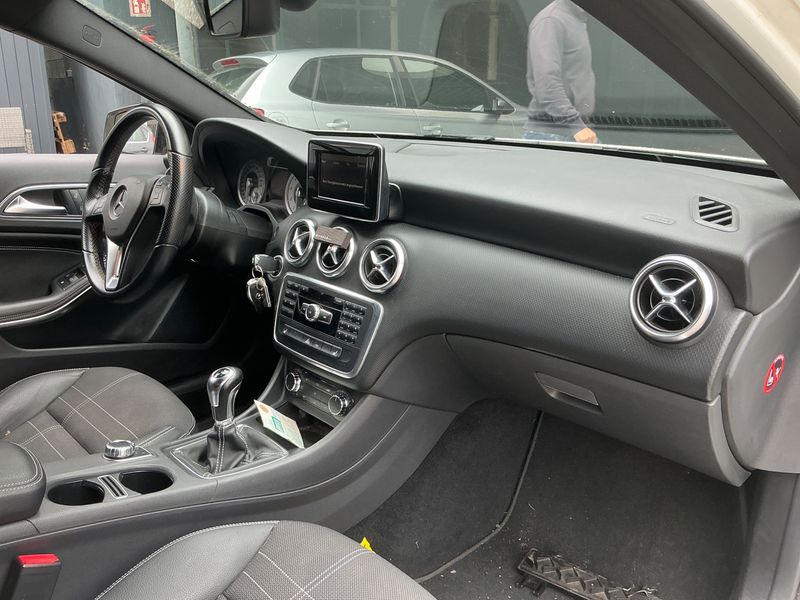 Mercedes-Benz A-Klasse A 180 BlueEfficiency Urban 2013 – снимка 24