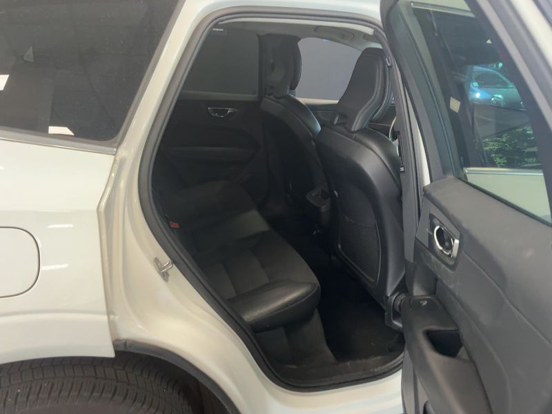 Volvo XC60 2.0 B4 Diesel Mild-Hybrid Momentum Pro AWD 2020 – снимка 19