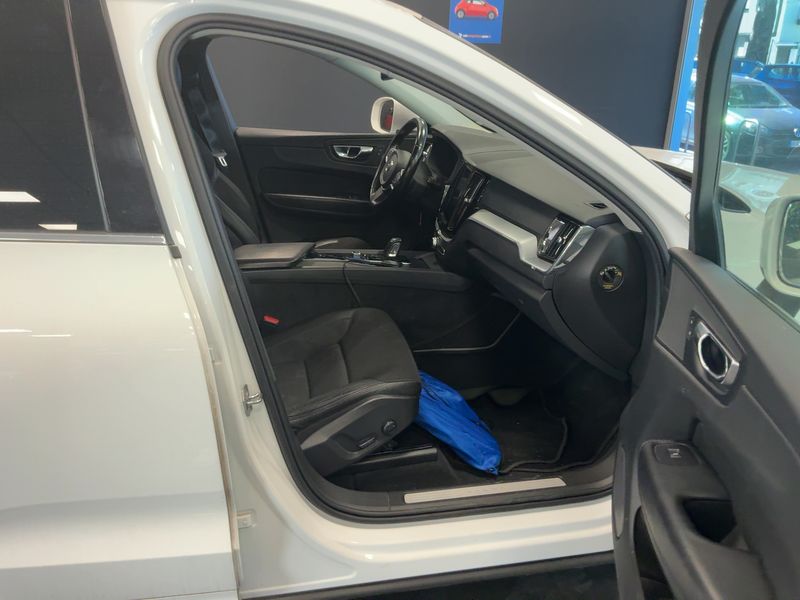 Volvo XC60 2.0 B4 Diesel Mild-Hybrid Momentum Pro AWD 2020 – снимка 16