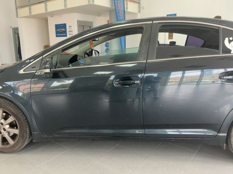 Toyota Avensis 2.0 D-4D Advance 2013 – снимка 4