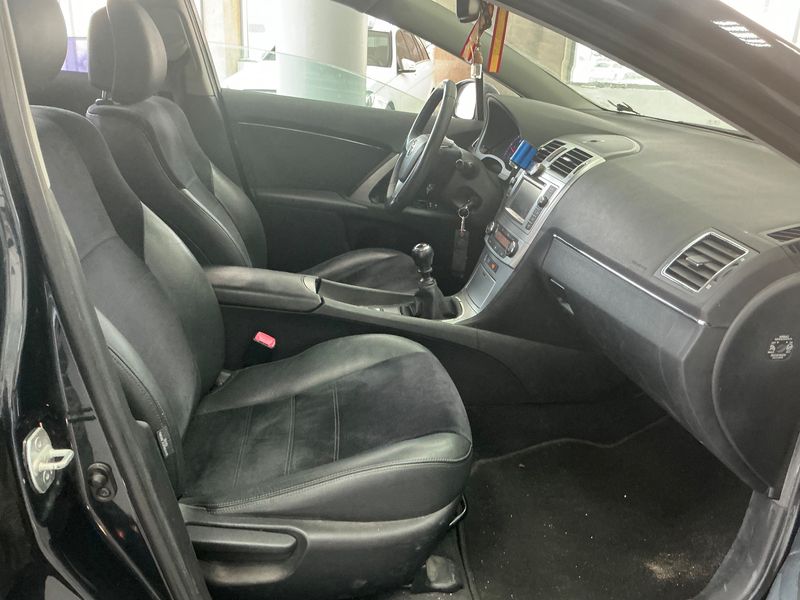 Toyota Avensis 2.0 D-4D Advance 2013 – снимка 16