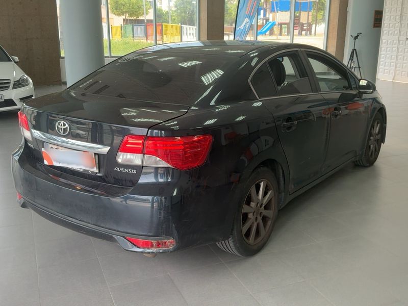 Toyota Avensis 2.0 D-4D Advance 2013 – снимка 8