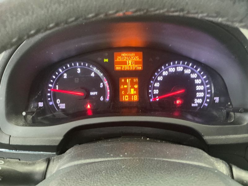 Toyota Avensis 2.0 D-4D Advance 2013 – снимка 18