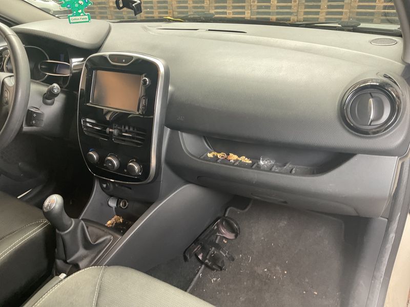Renault Clio 0.9 Energy Dynamique 2015 – снимка 25