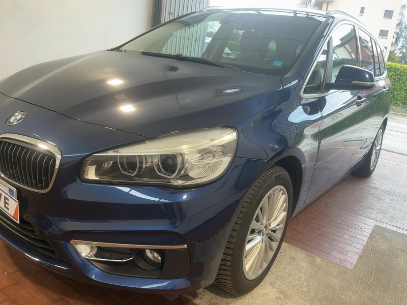BMW 2er 220d Gran Tourer xDrive Luxury Line 2017 – снимка 2