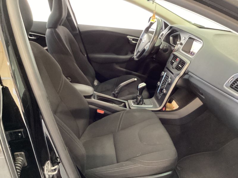 Volvo V40 2.0 D2 Kinetic 2018 – снимка 16