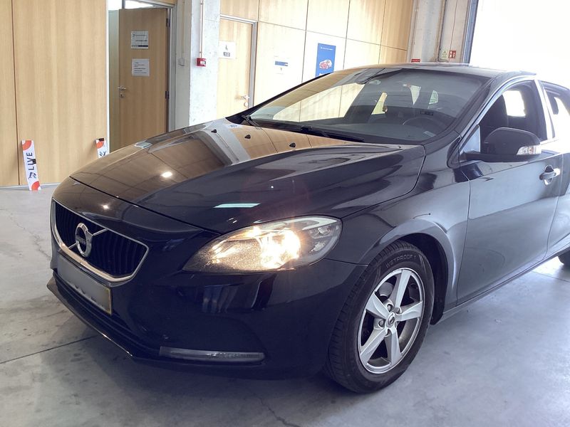 Volvo V40 2.0 D2 Kinetic 2018 – снимка 2