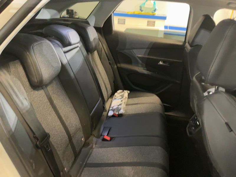 Peugeot 3008 1.2 PureTech Allure 2018 – снимка 19