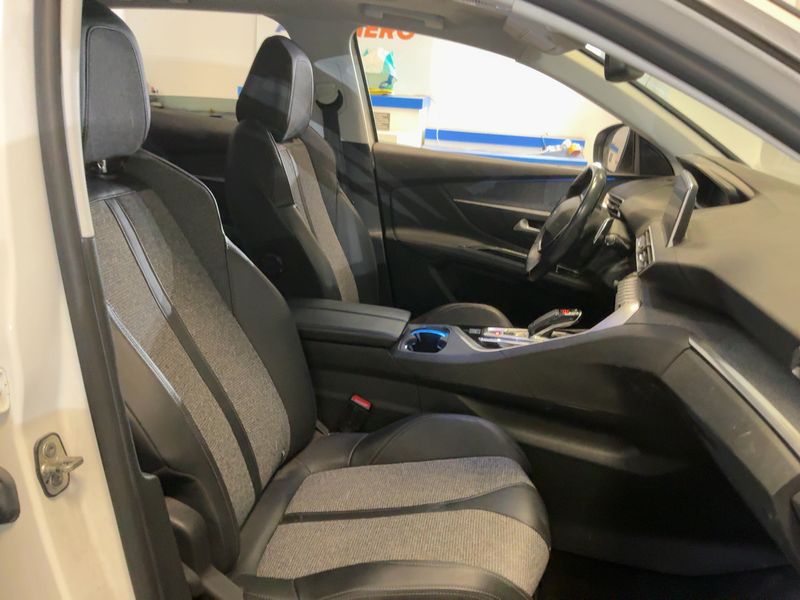 Peugeot 3008 1.2 PureTech Allure 2018 – снимка 16