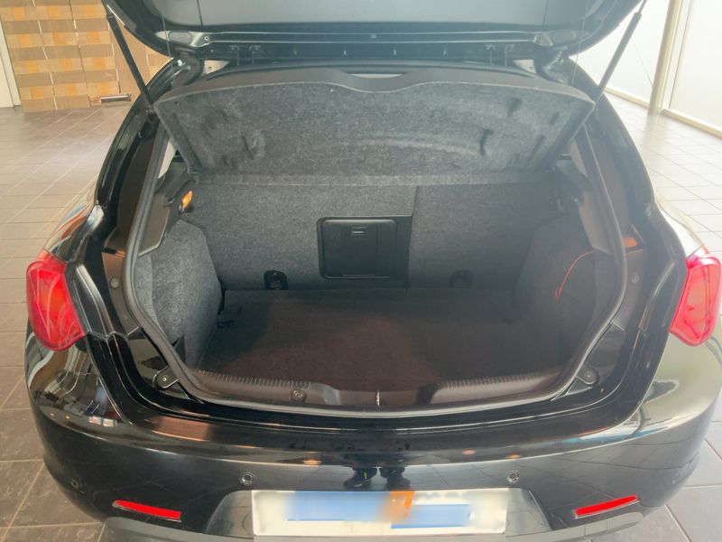 Alfa Romeo Giulietta 1.6 JTDM Distinctive 2012 – снимка 16