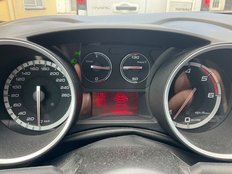 Alfa Romeo Giulietta 1.6 JTDM Distinctive 2012 – снимка 19