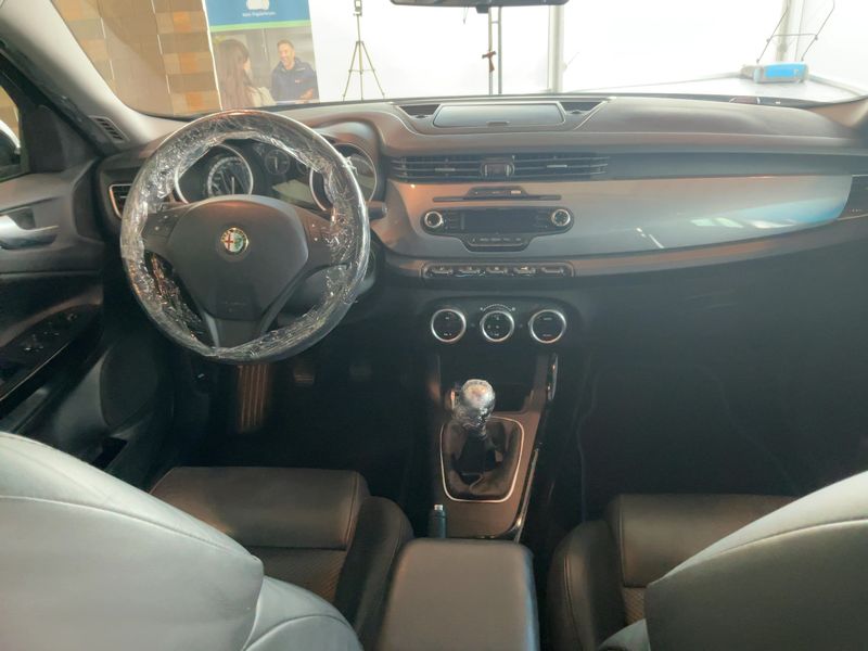 Alfa Romeo Giulietta 1.6 JTDM Distinctive 2012 – снимка 18