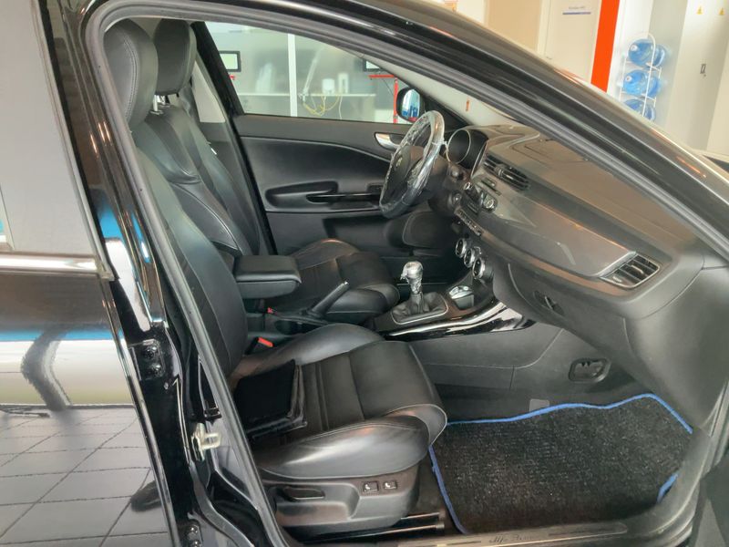 Alfa Romeo Giulietta 1.6 JTDM Distinctive 2012 – снимка 17
