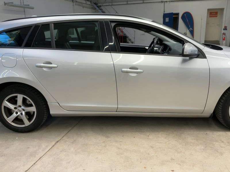 Volvo V60 2.0 D3 Linje Business 2016 – снимка 10