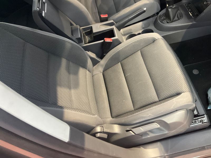 Volkswagen Touran 1.6 TDI Comfortline BlueMotion Tech 2012 – снимка 39
