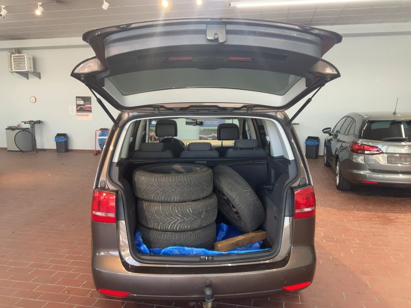 Volkswagen Touran 1.6 TDI Comfortline BlueMotion Tech 2012 – снимка 16