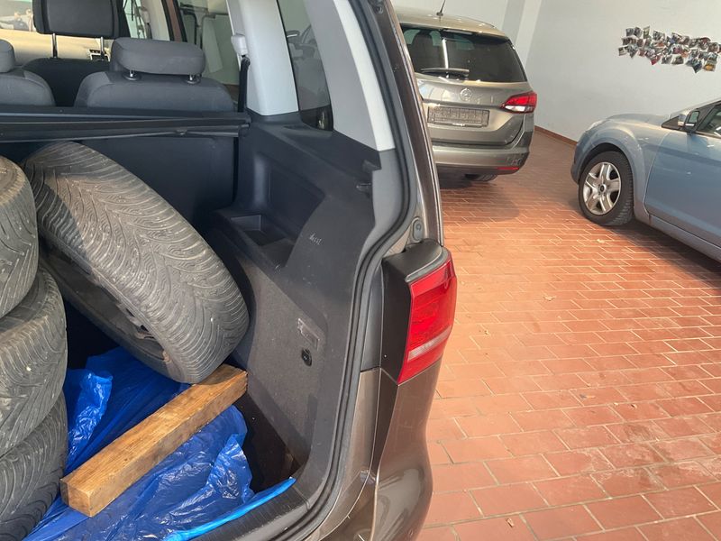 Volkswagen Touran 1.6 TDI Comfortline BlueMotion Tech 2012 – снимка 33