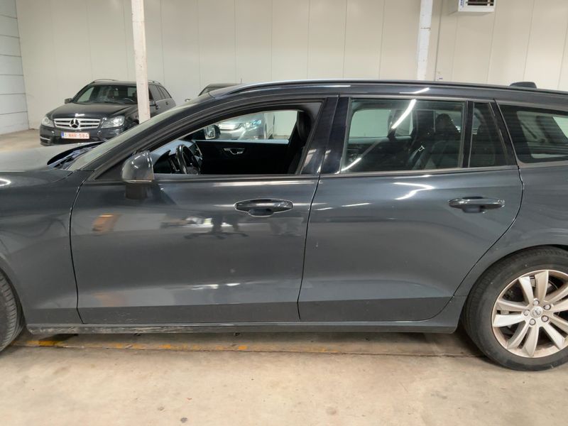 Volvo V60 2.0 D3 Momentum 2018 – снимка 4