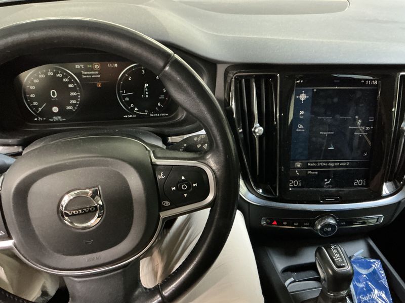 Volvo V60 2.0 D3 Momentum 2018 – снимка 17