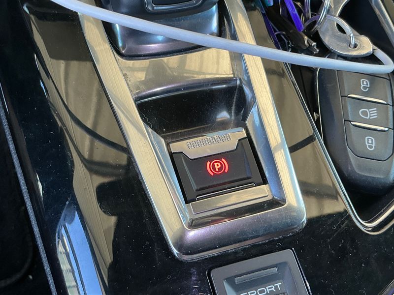 Peugeot 3008 1.6 Blue-HDi GT Line 2017 – снимка 40
