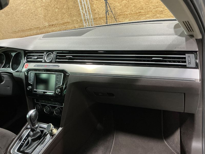 Volkswagen Passat 2.0 TDI Highline BlueMotion Tech 2016 – снимка 32