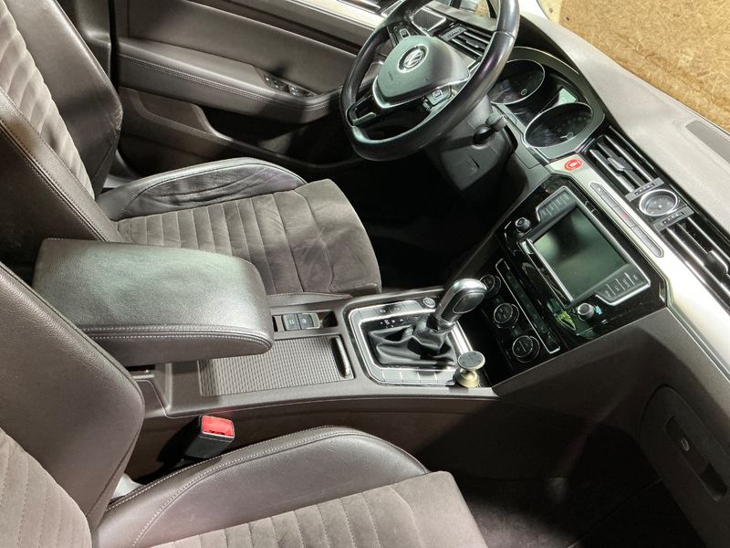 Volkswagen Passat 2.0 TDI Highline BlueMotion Tech 2016 – снимка 29