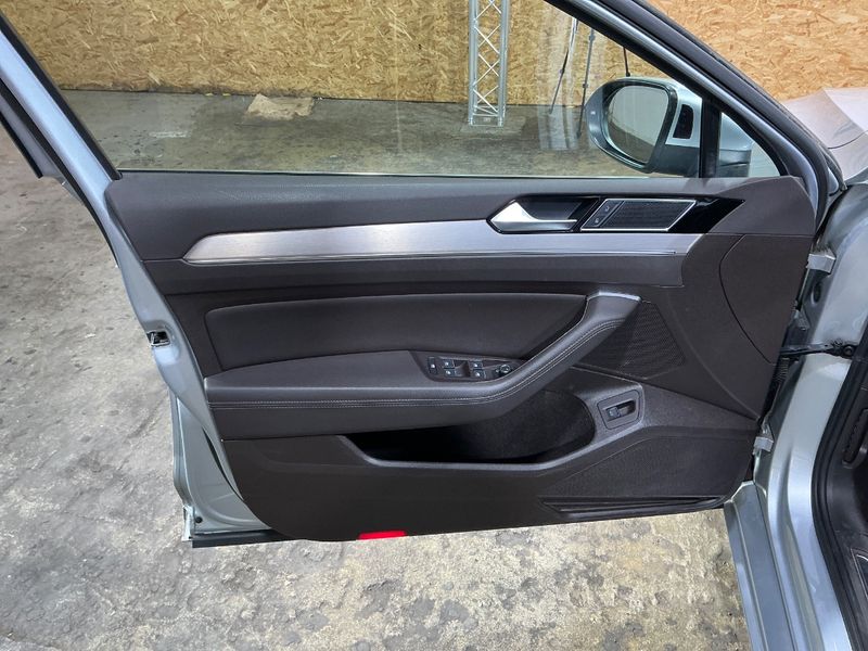 Volkswagen Passat 2.0 TDI Highline BlueMotion Tech 2016 – снимка 27
