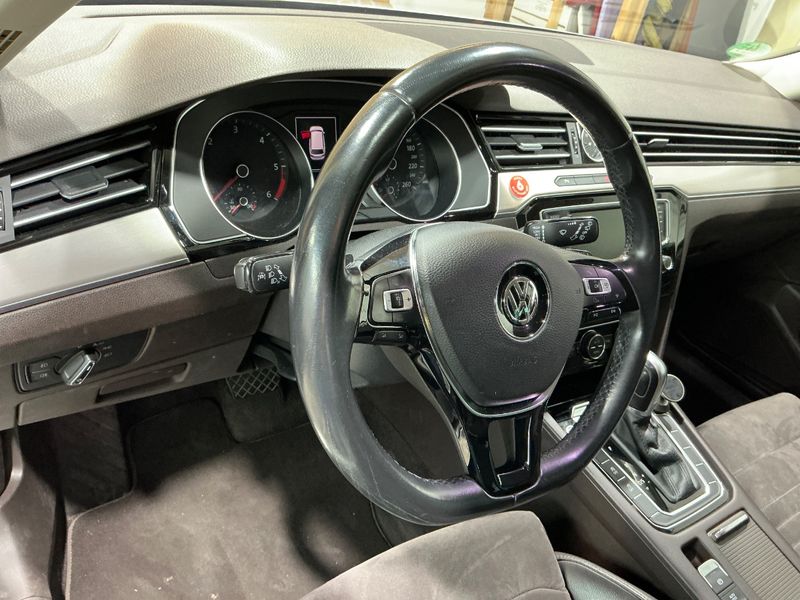 Volkswagen Passat 2.0 TDI Highline BlueMotion Tech 2016 – снимка 23
