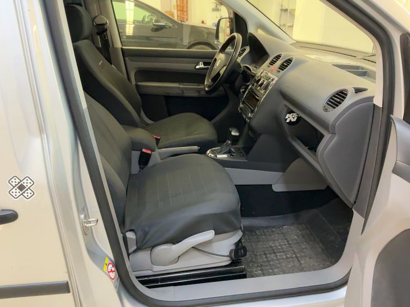 Volkswagen Caddy 1.9 TDI Life Team 2010 – снимка 17