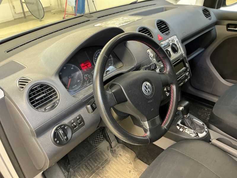 Volkswagen Caddy 1.9 TDI Life Team 2010 – снимка 37