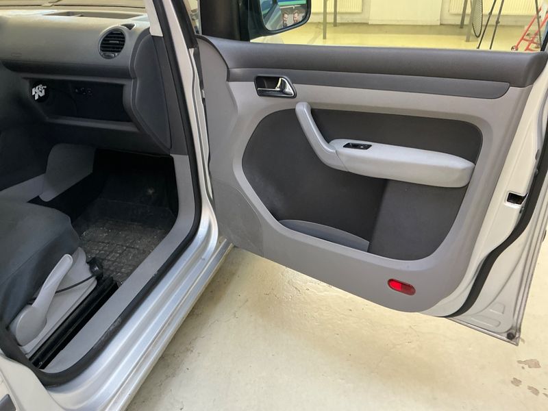 Volkswagen Caddy 1.9 TDI Life Team 2010 – снимка 30