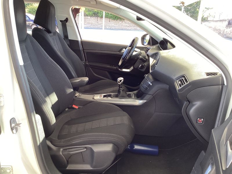 Peugeot 308 1.6 Blue-HDi Allure 2016 – снимка 16