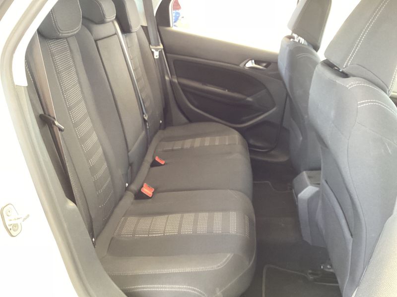 Peugeot 308 1.6 Blue-HDi Allure 2016 – снимка 19